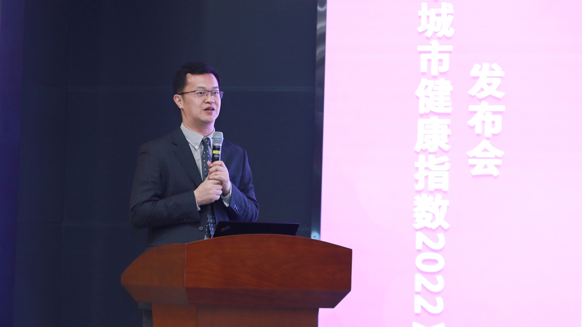 1677556391361027171.jpg 李栋博士作成果介绍_副本.jpg