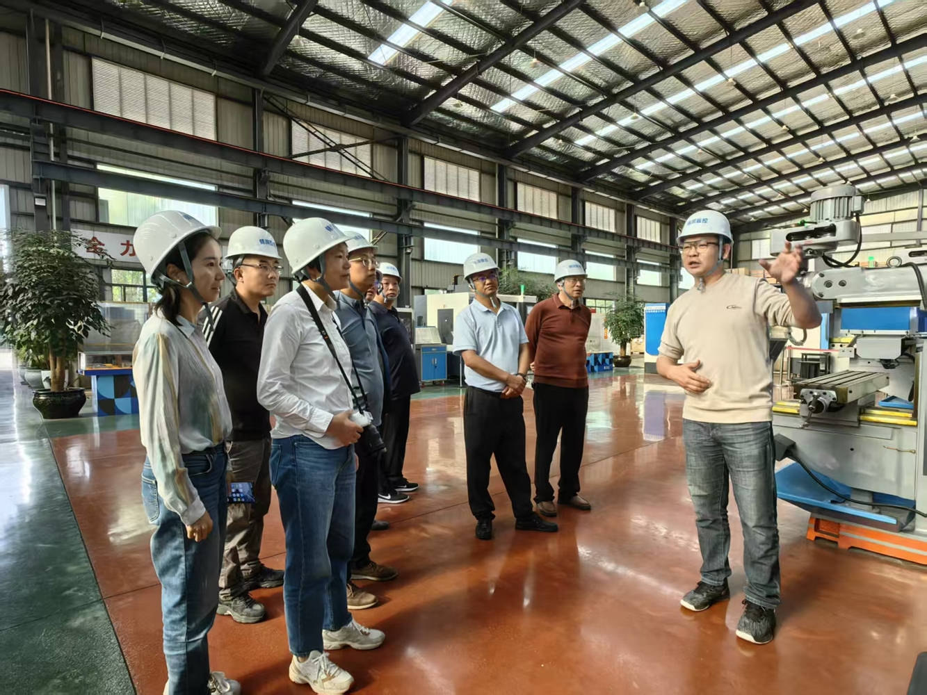 1761548950133026898.jpg 禄丰 产业园区锦润数控_副本.jpg