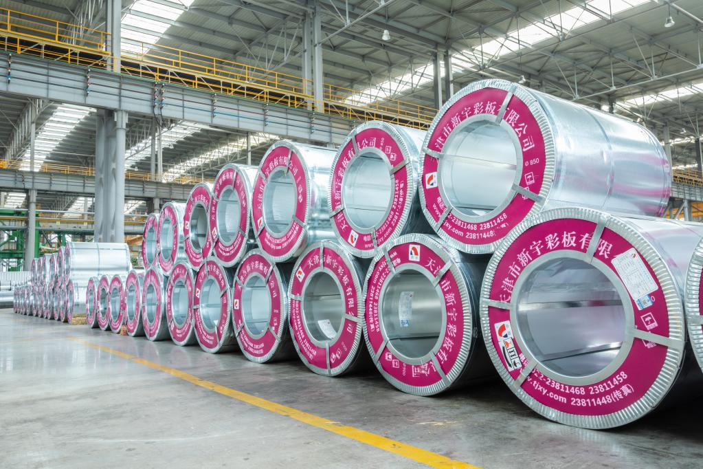 1690529599729038032.jpg 天津市新宇彩板有限公司彩涂卷仓库一景。(受访者供图).jpg