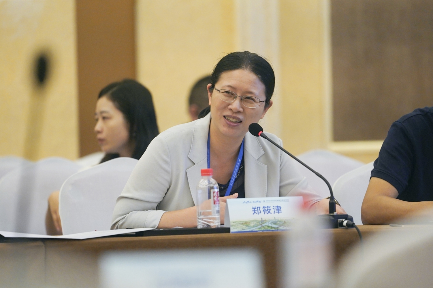 1696818076047065986.jpg 郑筱津主持_副本.jpg