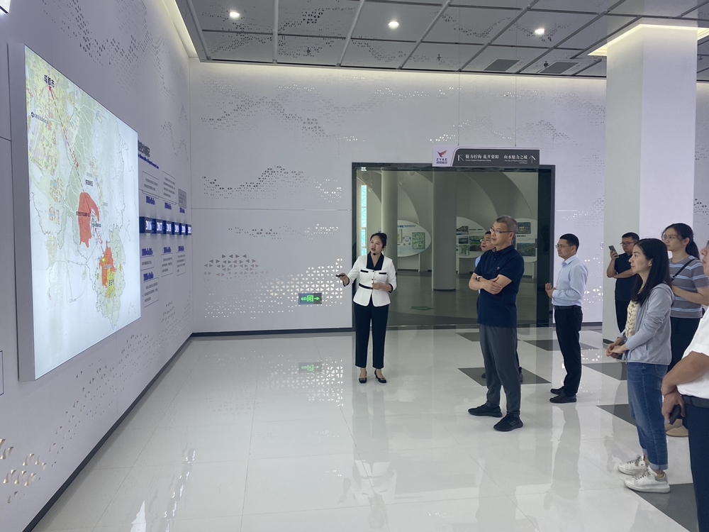 1718604909546039272.jpg 7 调研资阳临空经济区_副本.jpg