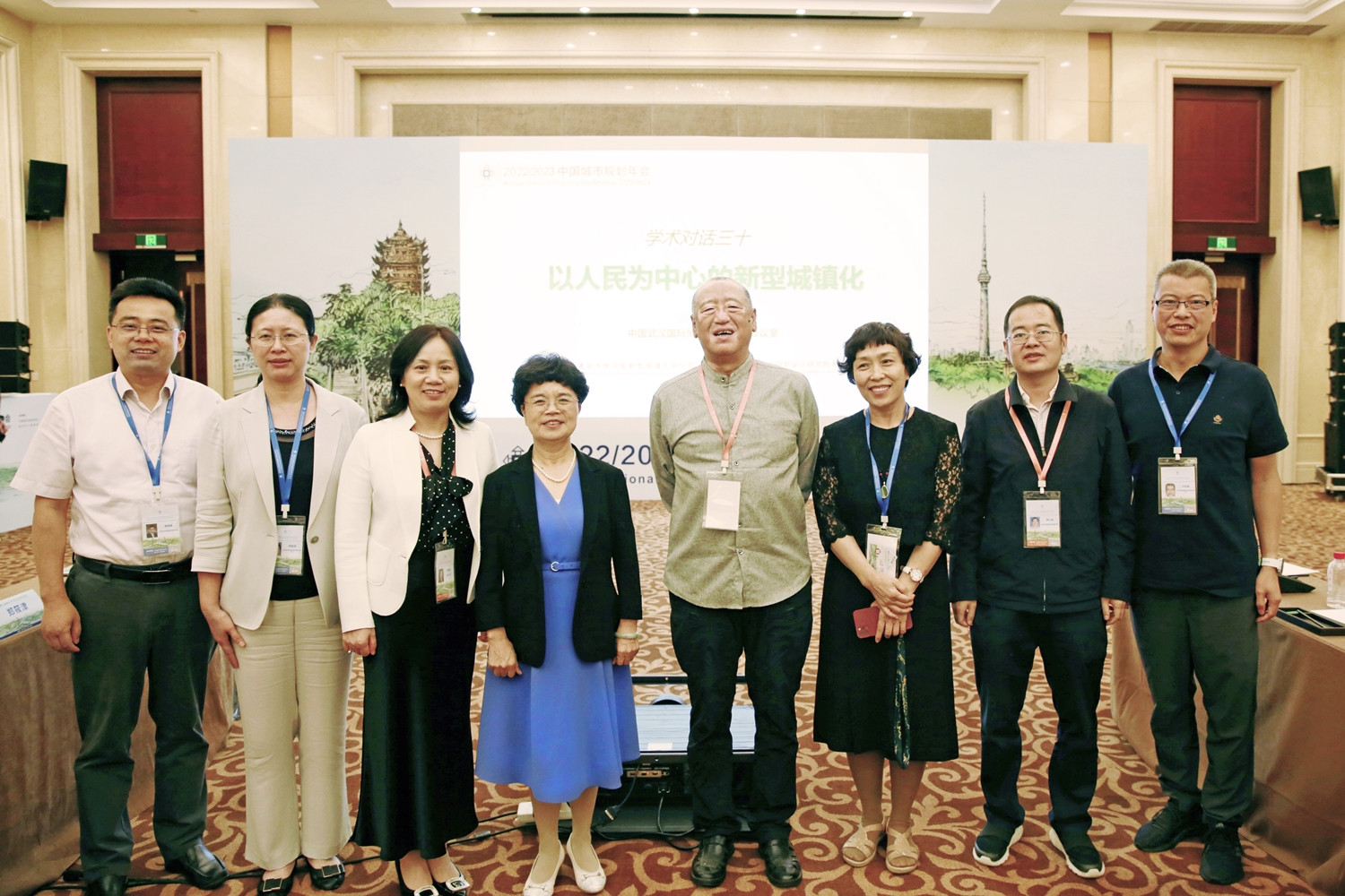 1696818032368016925.jpg 合影2(不同嘉宾)_副本.jpg