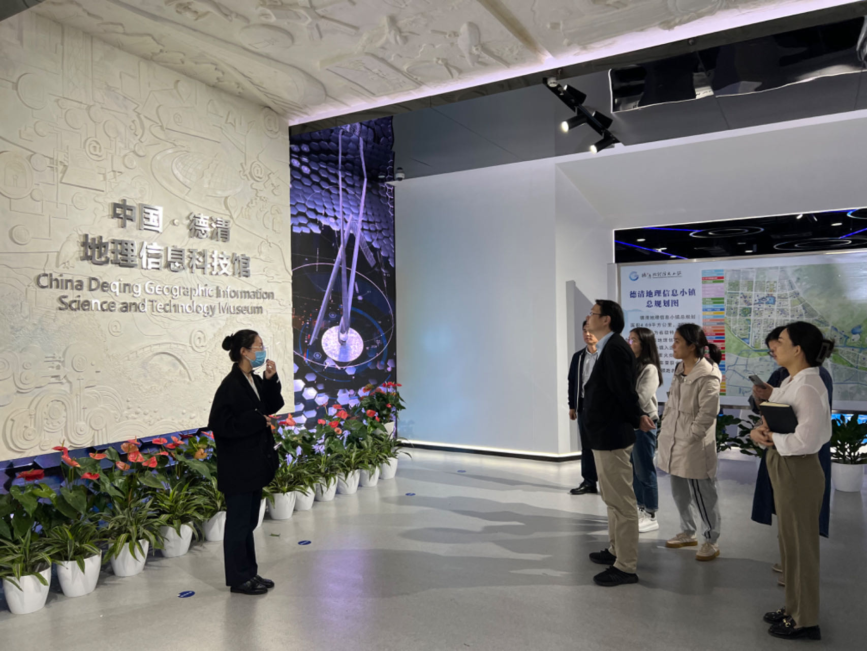 1700643475104034963.jpg 地理信息小镇2.jpg