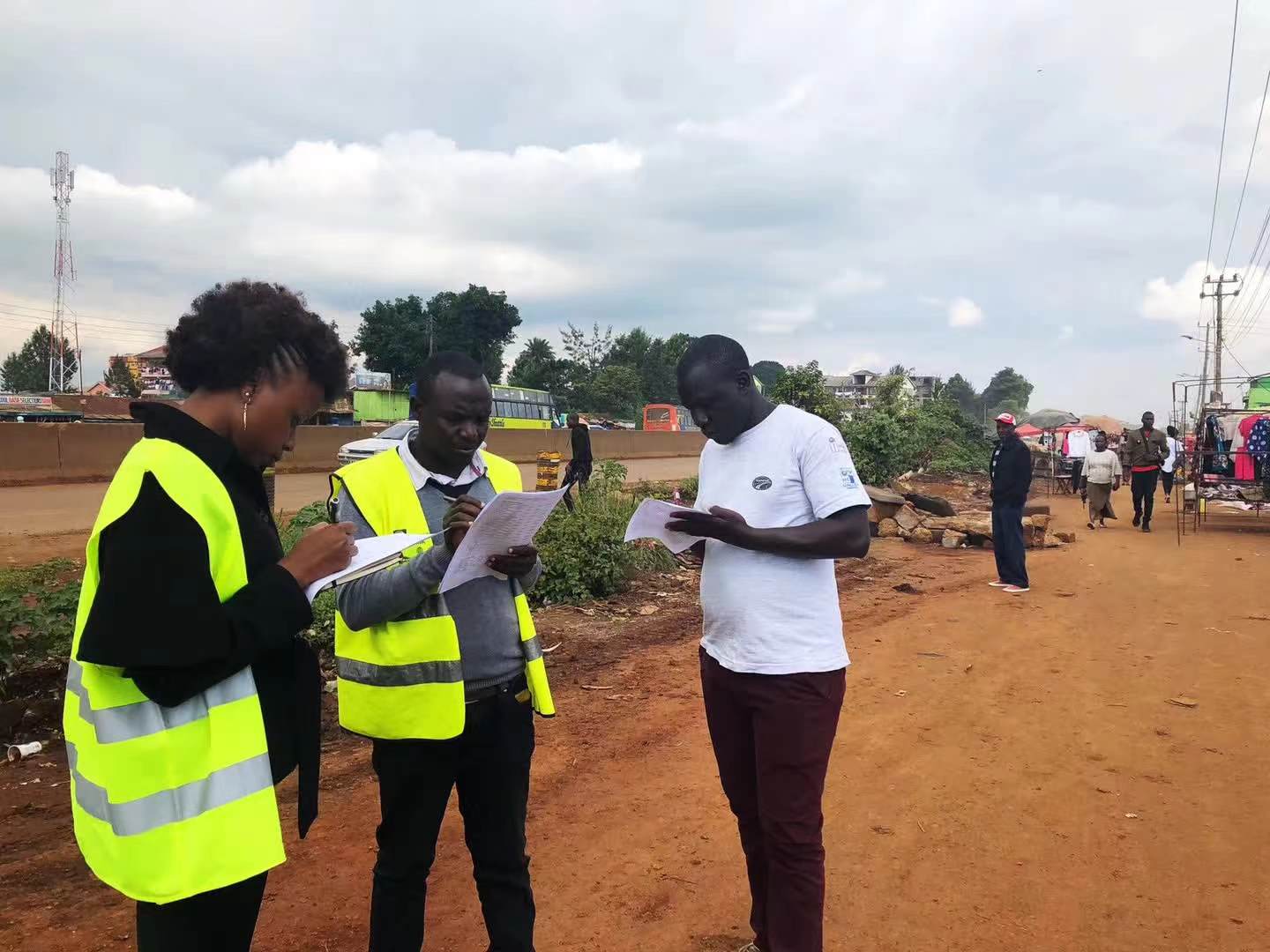 1704957440961086296.jpg 冉奥博-肯尼亚发问卷.jpg