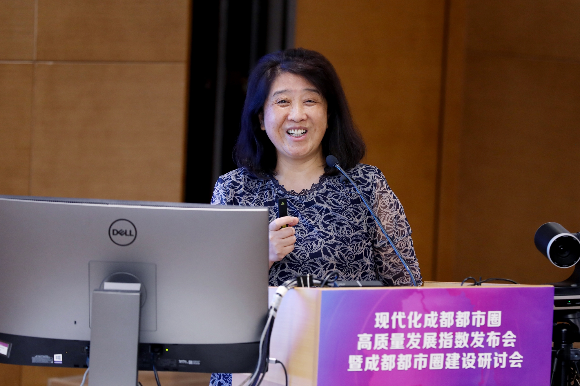 1683768820000043507.jpg 张晓玲发表主旨演讲_副本.jpg