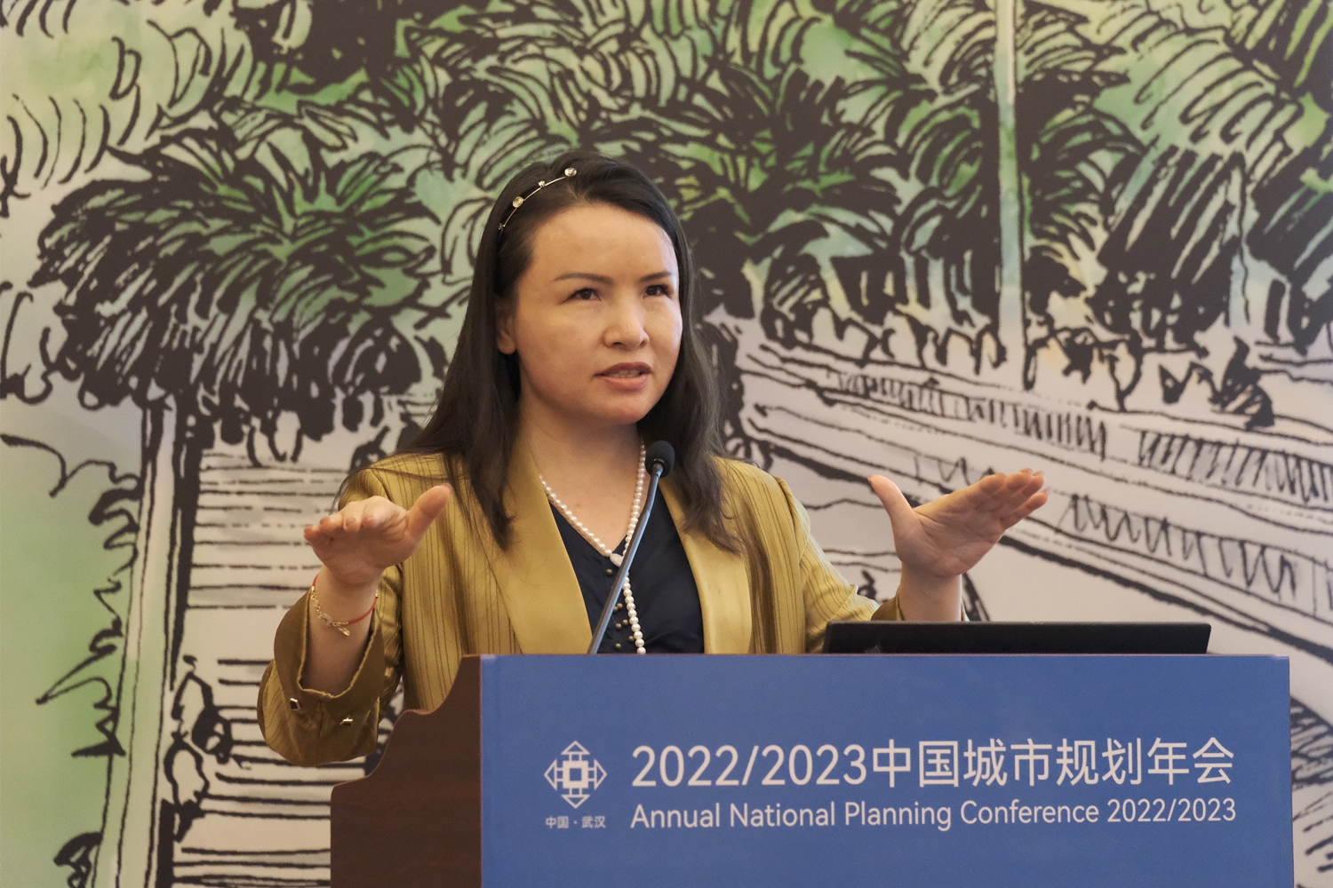 1696818146389069598.jpg 何艳玲2_副本_副本.jpg