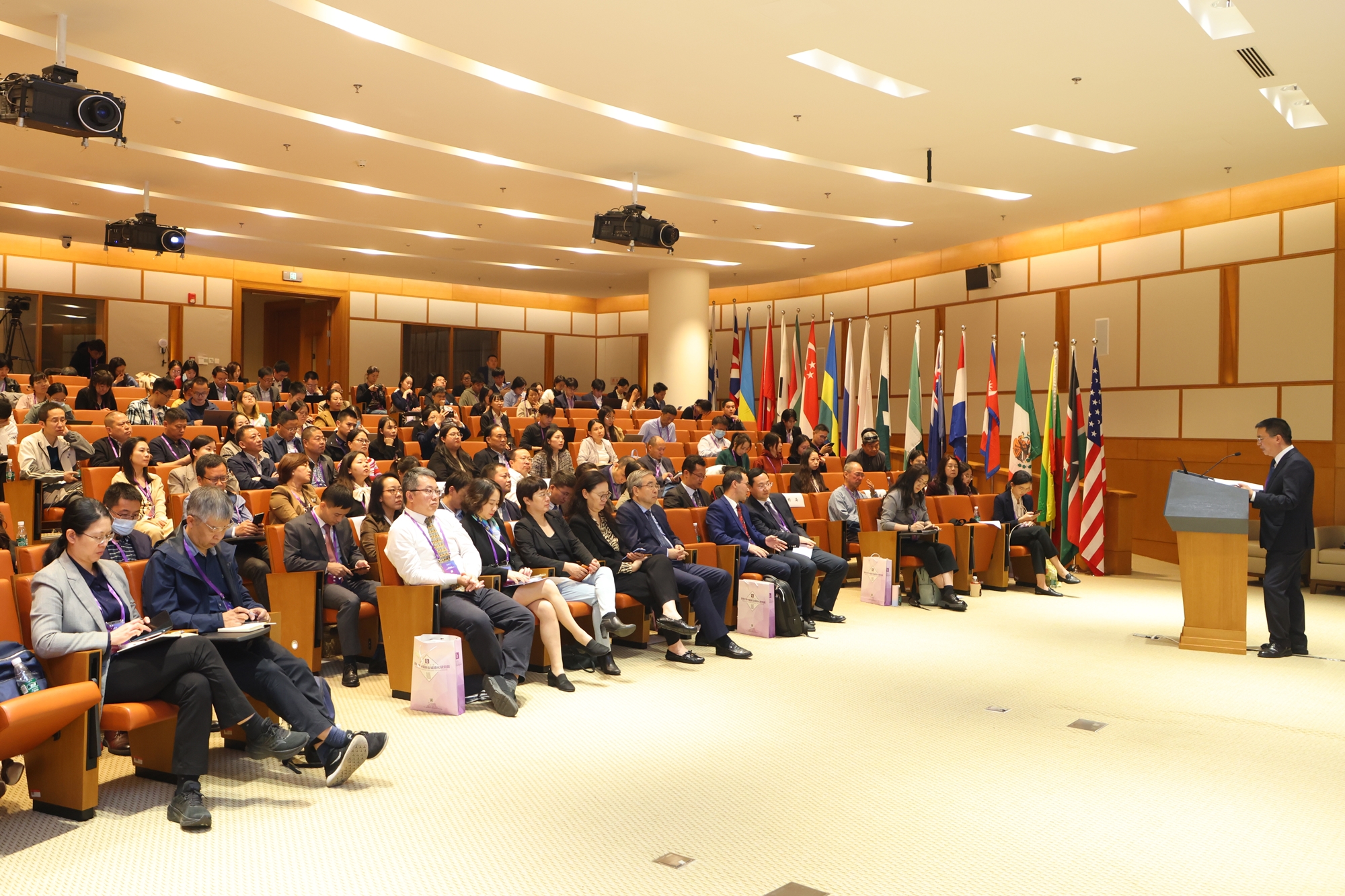 1698827822958053269.jpg 论坛现场2_副本.jpg